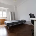 Rent a room of 100 m² in lisbon