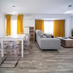 Rent 4 bedroom apartment of 90 m² in Valencia