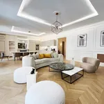 Rent 6 bedroom apartment of 215 m² in Paris