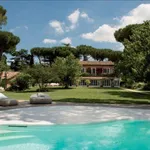 Rent 4 bedroom house of 550 m² in Rome