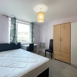 Rent 3 bedroom flat in Brighton