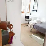 Rent a room of 90 m² in Valencia