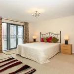 Rent 2 bedroom flat in Swansea