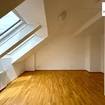 urban summer vibes: dg-wohnung mit 19m² balkon und steinertor-blick