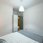 Rent 4 bedroom apartment of 75 m² in Barcelona