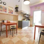 Rent a room of 200 m² in lisbon