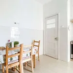 Rent a room of 210 m² in lisbon