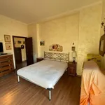 Rent 4 bedroom house of 129 m² in Roma