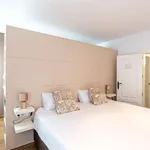 Rent 3 bedroom apartment in barcelona