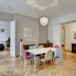 Rent 4 bedroom apartment of 2153 m² in Bordeaux