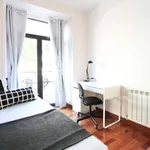 Rent a room of 195 m² in madrid