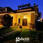 Rent 8 bedroom house of 350 m² in Vitulazio