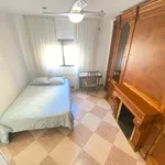 Rent a room of 90 m² in Madrid