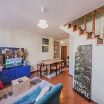 Rent a room of 150 m² in porto