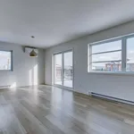 5 bedroom apartment of 1463 sq. ft in Sherbrooke