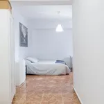 Rent 4 bedroom apartment in Valencia