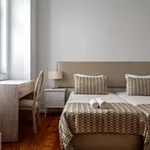 Rent 6 bedroom apartment of 90 m² in Lisboa