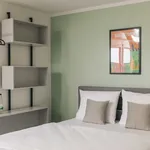 Rent 1 bedroom apartment of 237 m² in Frankfurt