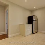 Maison de 1097 m² avec 6 chambre(s) en location à Toronto