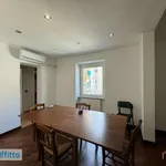 Affitto 3 camera appartamento di 102 m² in Genoa