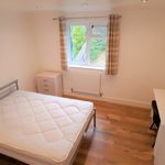 Rent 3 bedroom flat in Swansea