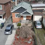 5 bedroom house of 699 sq. ft in Toronto