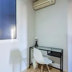 Rent a room of 250 m² in Valencia