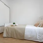 Rent 4 bedroom apartment in Valencia