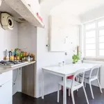 Rent a room of 100 m² in lisbon