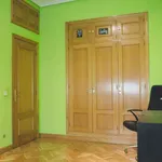 Rent a room of 140 m² in madrid