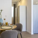 Rent 1 bedroom apartment of 431 m² in Málaga