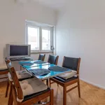 Rent a room of 60 m² in lisbon