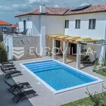 Rent 4 bedroom house of 225 m² in Pula