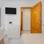 Rent 4 bedroom apartment in Valencia