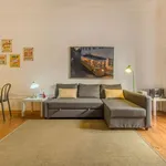 Rent 1 bedroom apartment of 484 m² in Lisbon