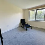 Rent 2 bedroom flat in Cardiff