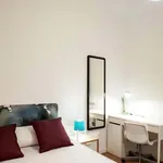 Rent a room of 122 m² in Barcelona