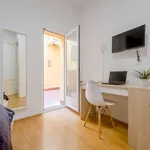 Rent a room of 200 m² in madrid