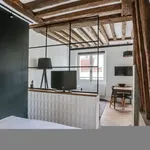 Appartement de 270 m² avec 1 chambre(s) en location à Paris