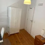 Rent a room of 120 m² in lisbon