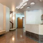 Rent 8 bedroom apartment of 80 m² in Barcelona