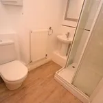 Rent 3 bedroom flat in East Midlands