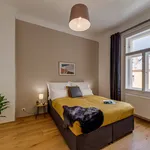 Pronajměte si 2 ložnic/e byt o rozloze 87 m² v Prague