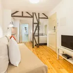 Rent 1 bedroom apartment of 484 m² in Lisbon