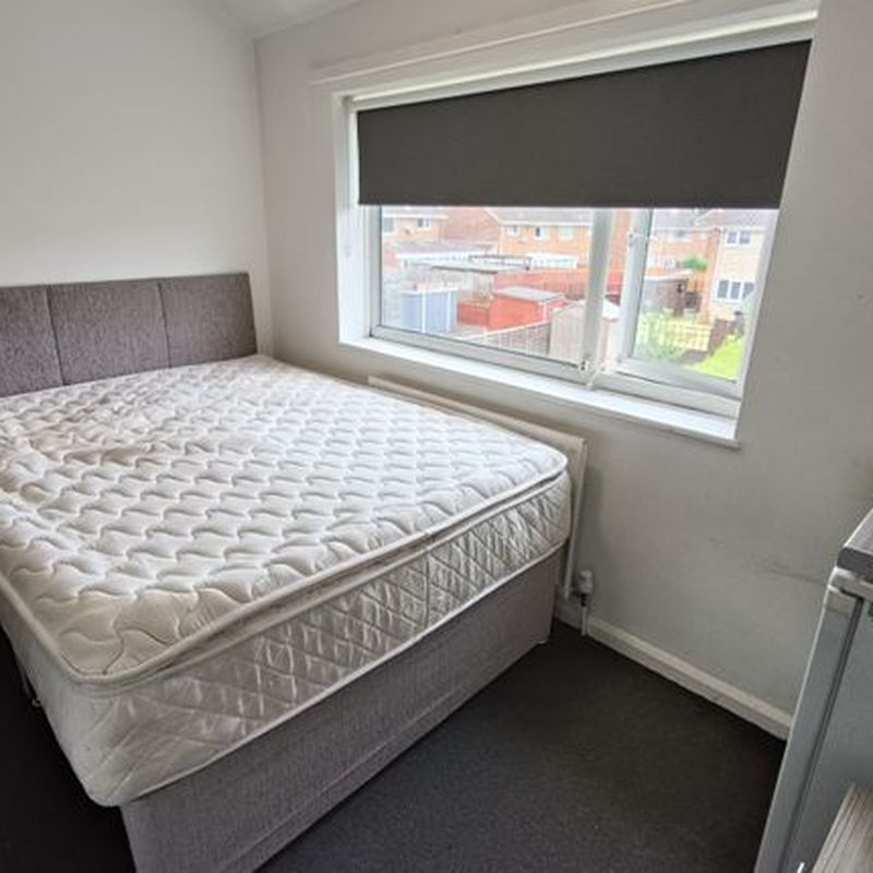 Room to rent in Taunton Avenue, Corby NN18