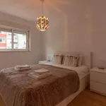 Rent 1 bedroom apartment of 50 m² in lisbon