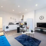 Rent 3 bedroom apartment of 61 m² in Leeds