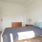 Rent a room of 75 m² in lisbon