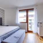 Pronajměte si 3 ložnic/e byt o rozloze 89 m² v Prague