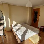 Rent a room of 90 m² in zaragoza